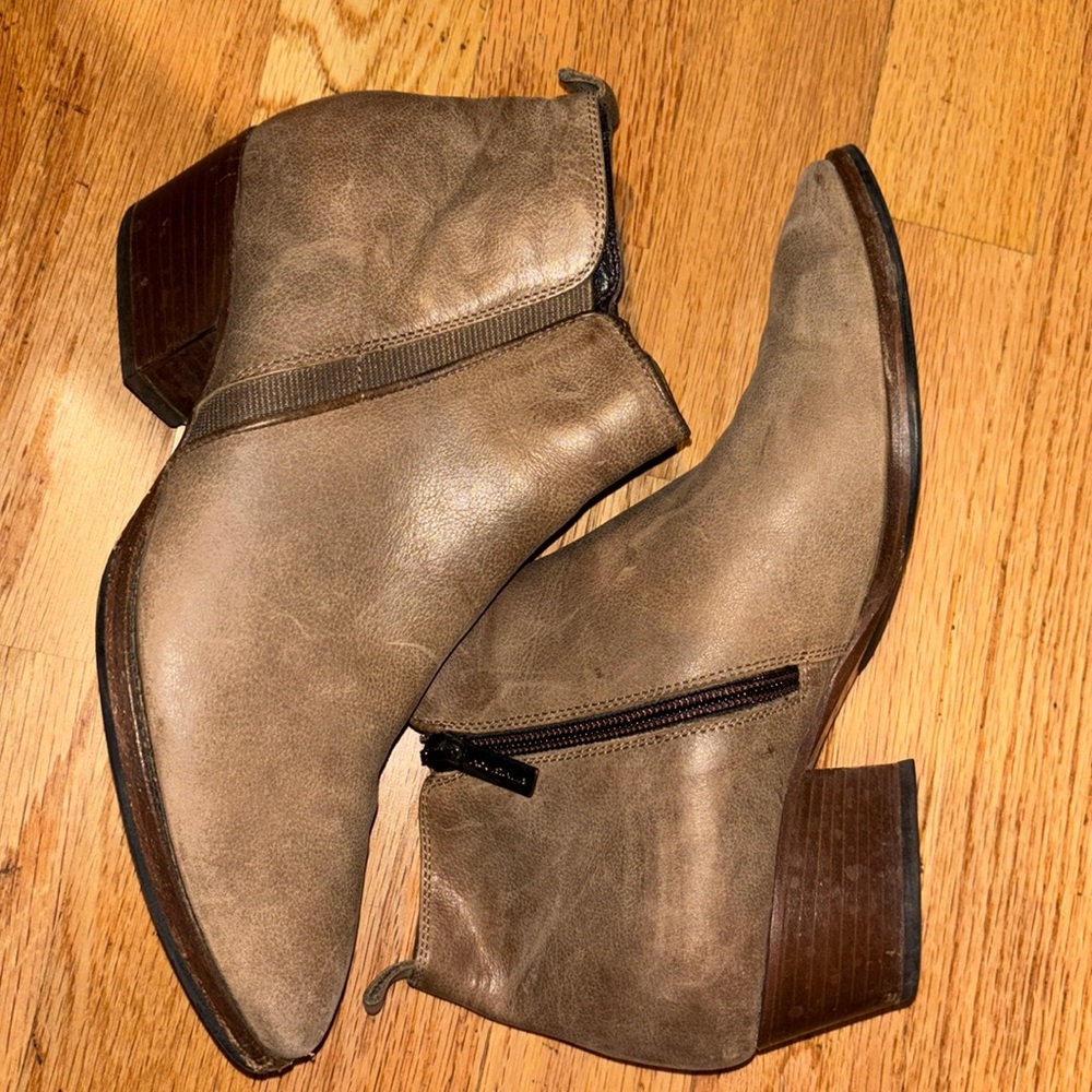 Aquatalia leather booties taupe brown size 7 and half womens made in Italy